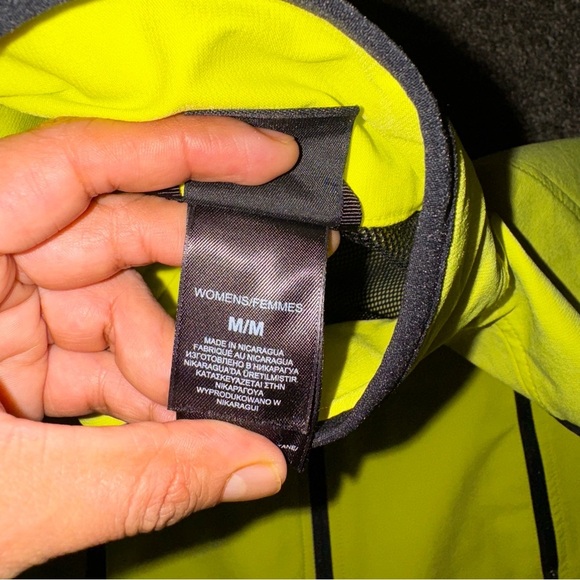 Women’s North Face Yellow Vest size M - Picture 2 of 3